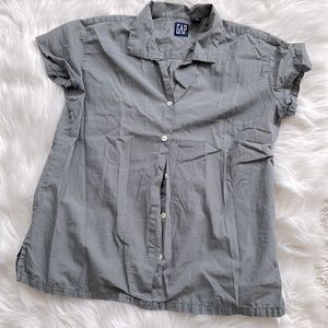 GAP Women’s Gray Button Down Top With Collar